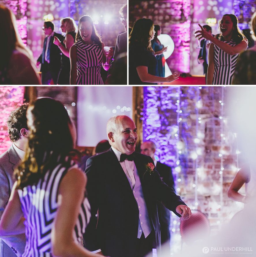 Reportage photography wedding guests dancing