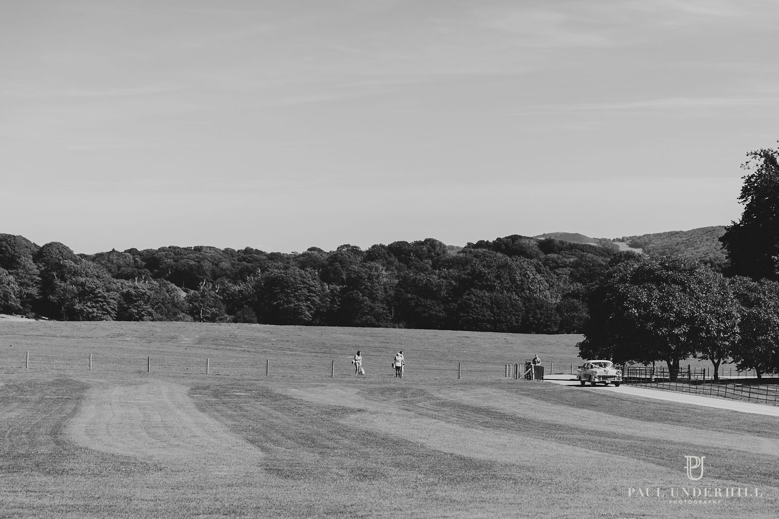 bride-arrives-at-lulworth-castle-in-dorset